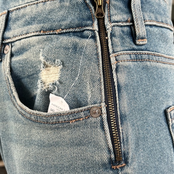 **LAST PAIR!** AE stretch ripped denim mom overall (size 6) - Picture 6 of 7